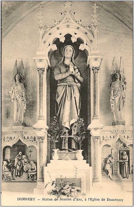 Statue de Jeanne d'Arc à l'église de Domremy