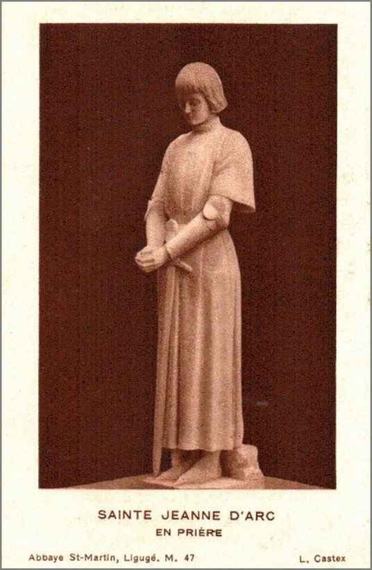 Statue de Jeanne d'Arc en prière par Castex Ligugé